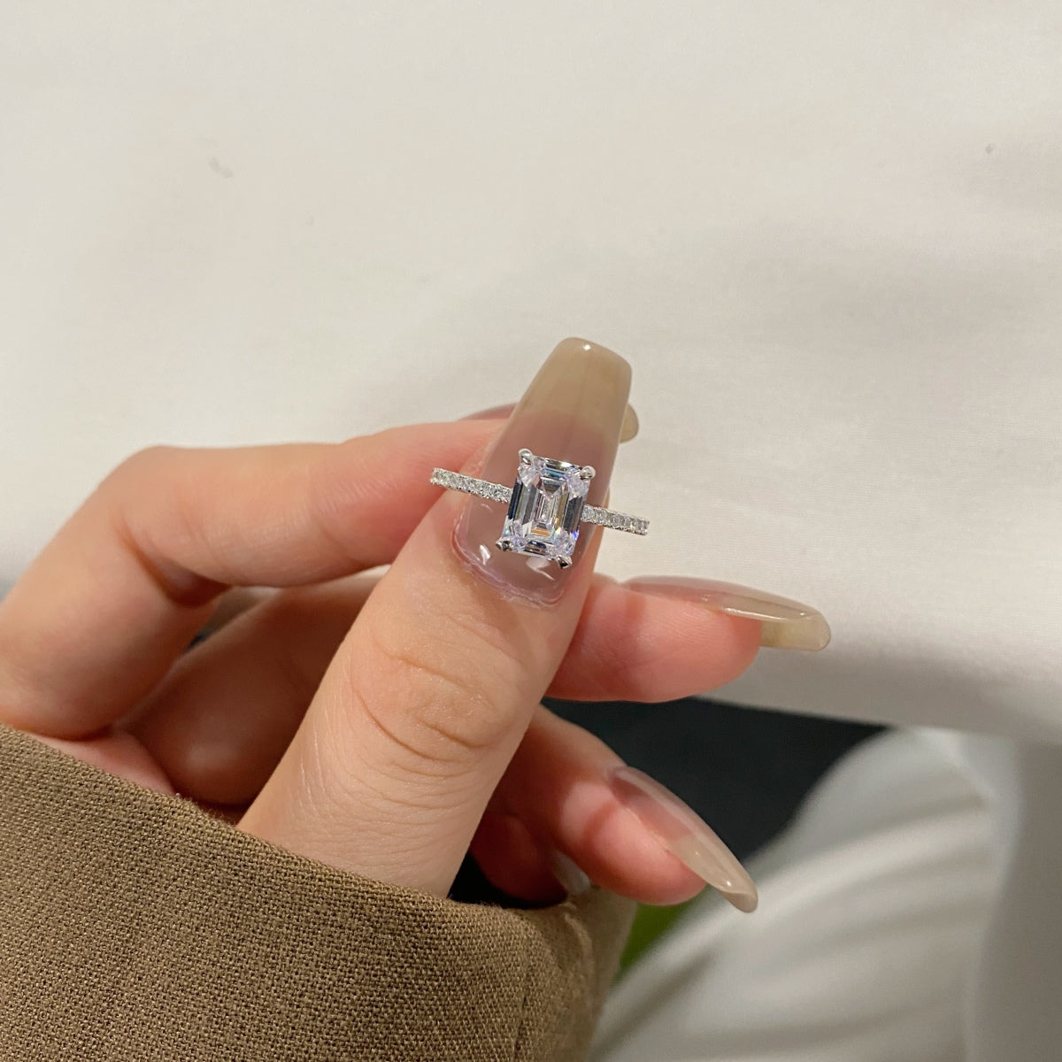 [Together]2.0 Carat Scintillating Ornate Radiant Cut Party Ring