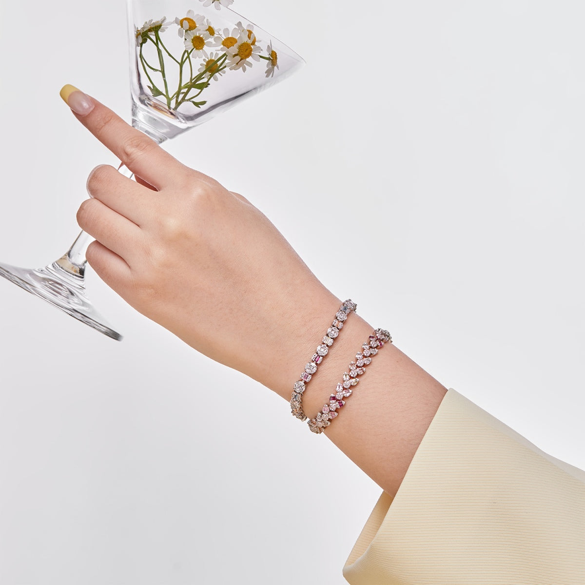 [Together]Dainty Exquisite Flower Shape Daily Bracelet